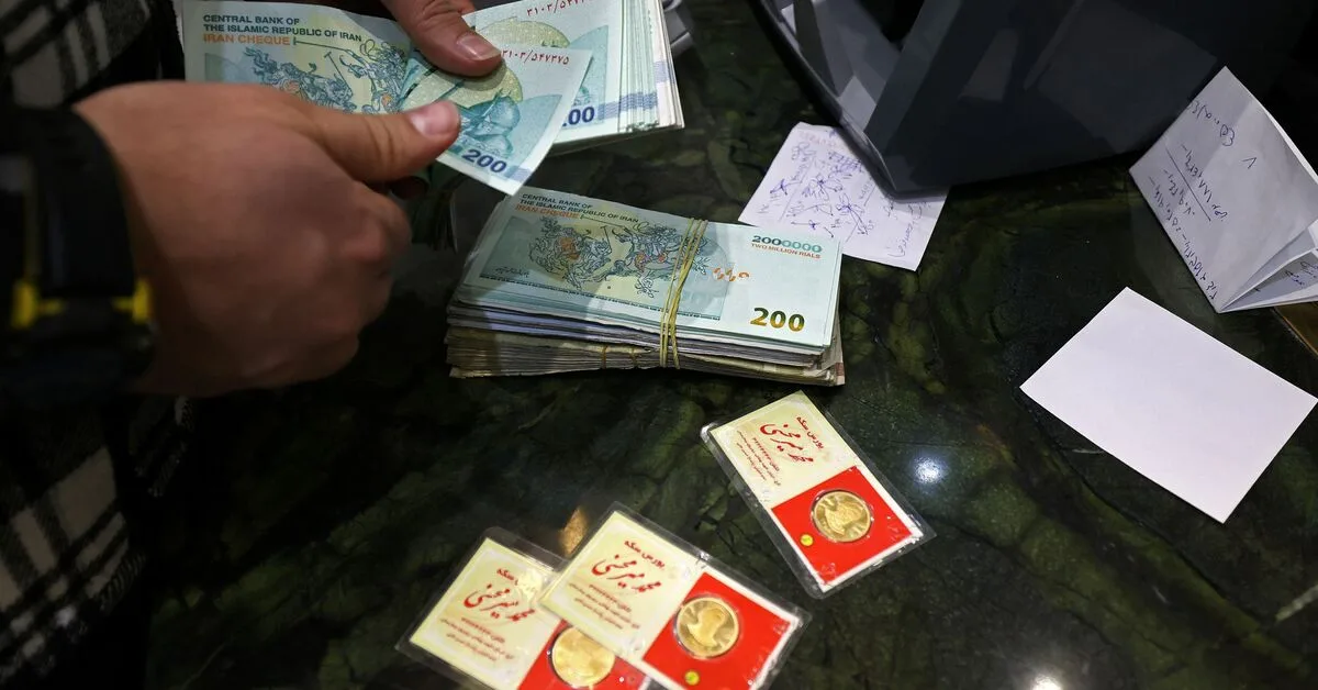 کاهش بیسابقه ارزش ریال ایران در پی فشارهای اقتصادی