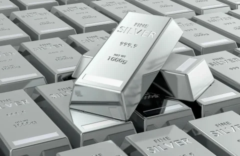 انخفاض سعر الفضة قبل بيانات التضخم: هل السوق في انتظار تغيير؟