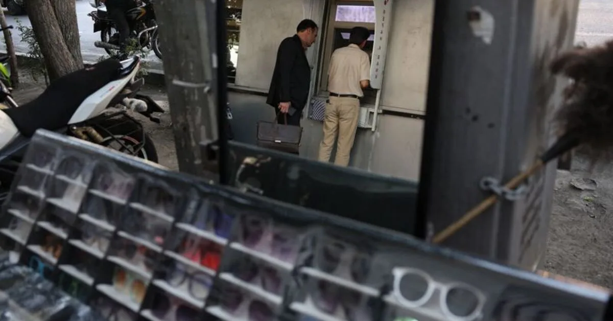 مشکلات معیشتی در ایران تحت تأثیر جنگ و تحریمها