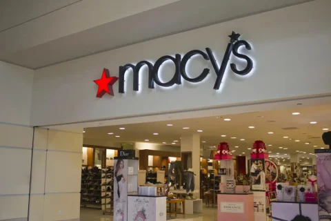 Macy’s پس از نتایج قوی Q2 پیش‌بینی خود را افزایش می‌دهد، اما سرمایه‌گذاران محتاط باقی می‌مانند
