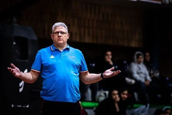 مدرب المنتخب الوطني لكرة السلة الإيرانية: الهدوء الذهني ضروري للعب مع كوريا