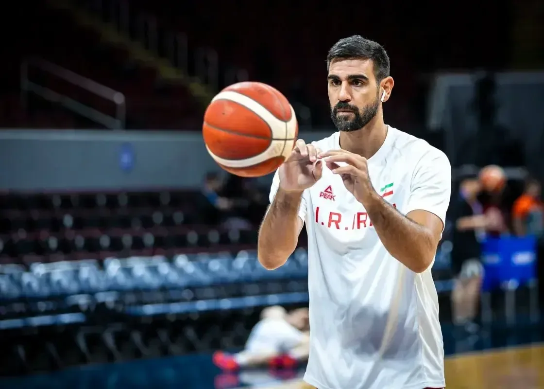فوز منتخب كرة السلة الإيراني بقيادة أرسلان كاظمي أمام البحرين