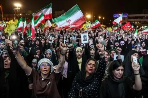 عباس پاپی‌زاده: تجمعات شبانه پاسخ مردم به جنگ روانی دشمن است