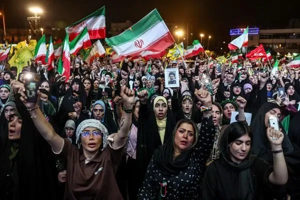 عباس پاپی‌زاده: تجمعات شبانه پاسخ مردم به جنگ روانی دشمن است