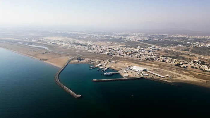 رشد قابل توجه ترافیک بار در بندر شیناس عمان