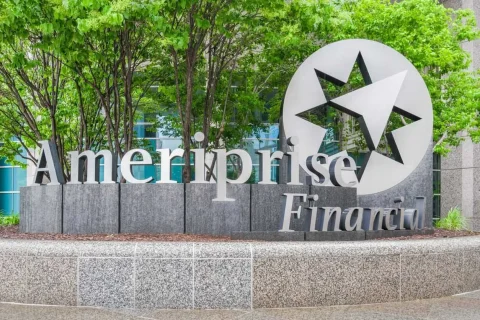 هل ستتفوق أسهم Ameriprise على القطاع المالي؟