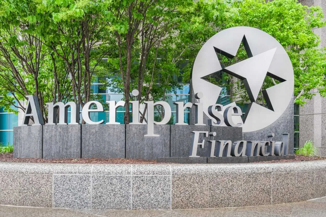 آیا سهم Ameriprise از بخش مالی پیشی میگیرد؟