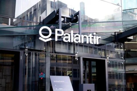النمو المذهل لأسهم Palantir: هل حان وقت جني الأرباح؟