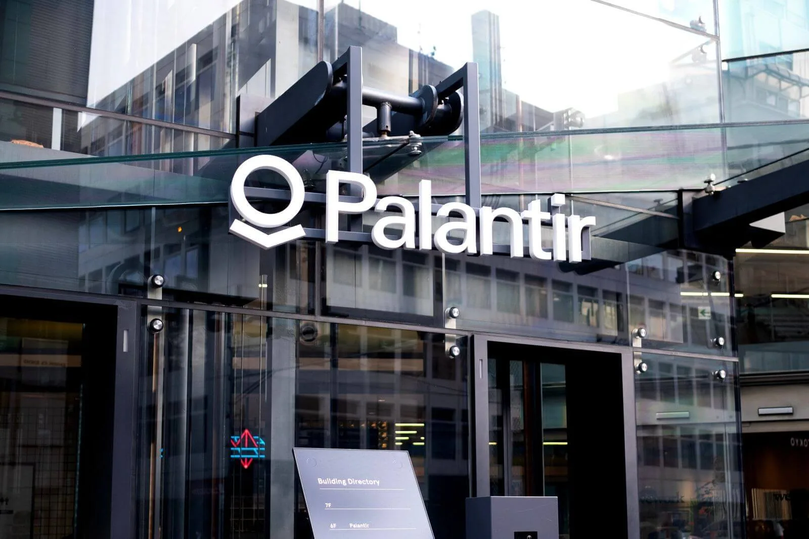 رشد شگفتانگیز سهام Palantir: آیا زمان برداشت سود فرارسیده است؟