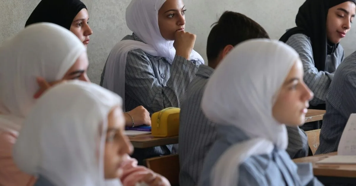 کودکان لبنان جنوبی به مدرسهای بازگشتند که در حمله اسرائیل تخریب شده بود