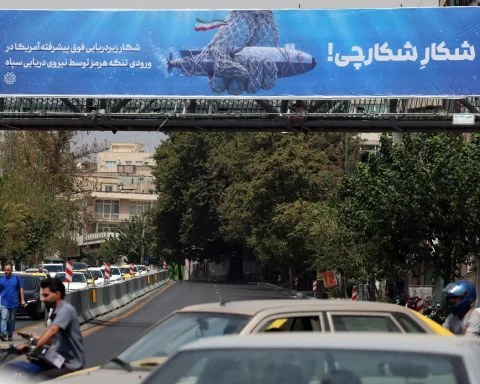 ایران: حمله به ۱۰ کشتی در تنگه هرمز پس از حملات آمریکا
