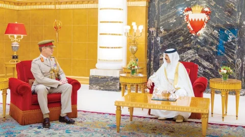Meeting of the King of Bahrain with the Commander of the British Army