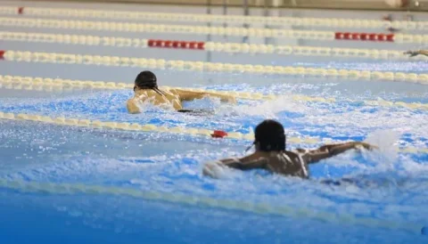 Entwicklung des Schwimmsports in Oman mit innovativen Ansätzen