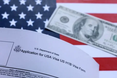 چالش جدید برای دارندگان ویزای H-1B: لغو مهلت پس از از دست دادن شغل