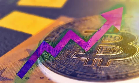 فشار فروش بیت‌کوین به کمترین حد تاریخی در میان بازگشت قیمت‌ها