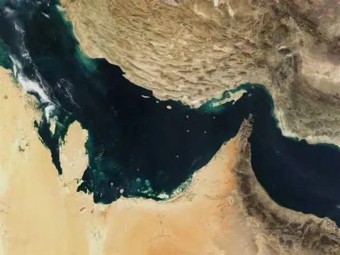 انفجارهای مرموز در تنگه هرمز؛ وضعیت ناامن در جنوب ایران