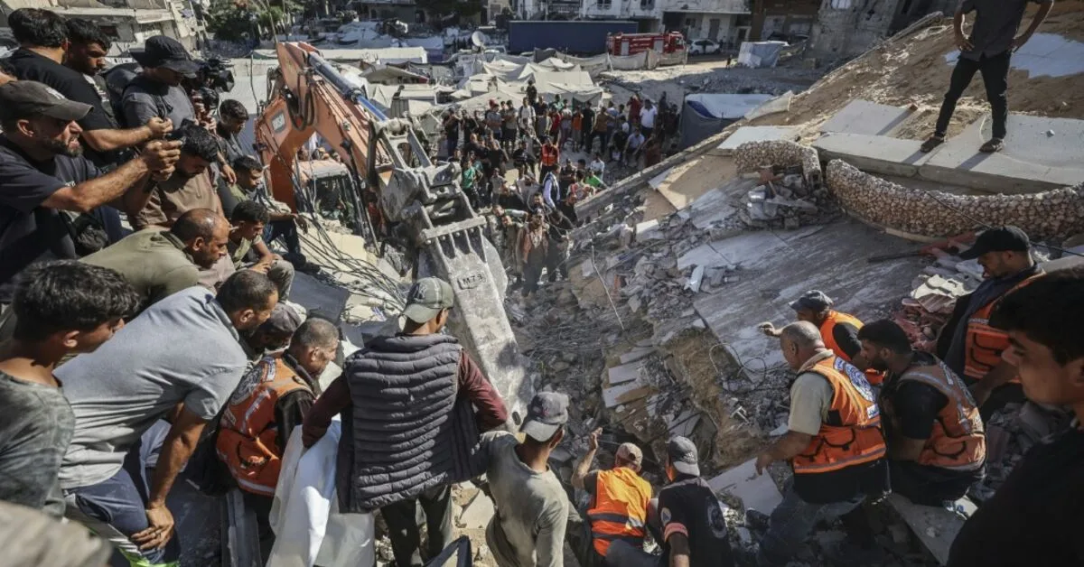 Tragedy in Gaza: Building Collapse Leaves 21 Dead