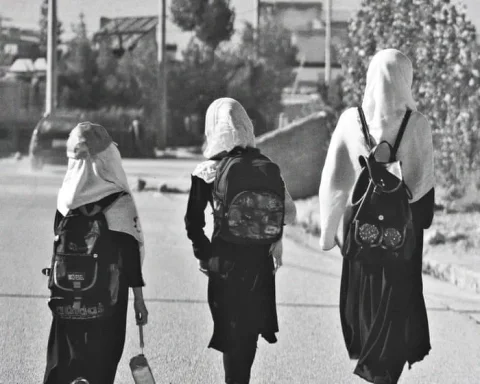تبعید اجباری زنان افغان: سه خواهر و داستانی تلخ