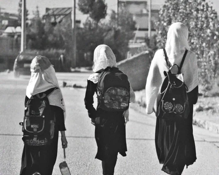 تبعید اجباری زنان افغان: سه خواهر و داستانی تلخ