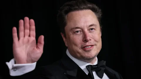 Elon Musk به مالیات ۵ درصدی بر ثروت برنی سندرز پاسخ می‌دهد