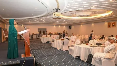 عمان، کارگاه آموزشی در خصوص مبارزه با علف هرز 'پارتنیوم' برگزار کرد
