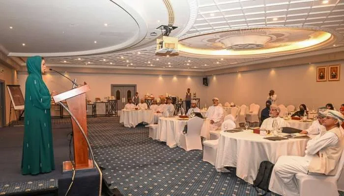 عمان، کارگاه آموزشی در خصوص مبارزه با علف هرز 'پارتنیوم' برگزار کرد