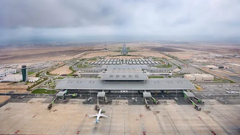 Decrease in the Number of Passengers at Oman's Airports by the End of August 2026