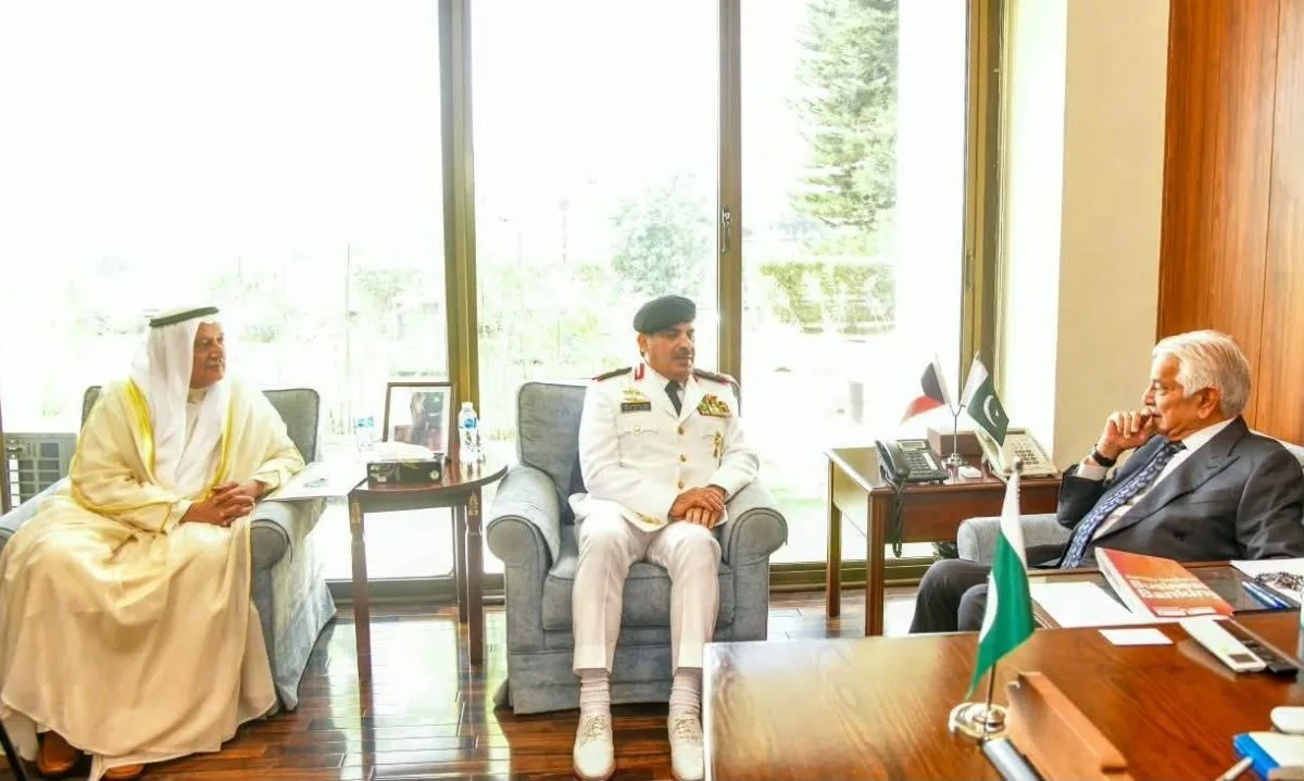 Maritime Talks Between the Commander of the Kuwaiti Navy and the Defense Minister of Pakistan in Islamabad