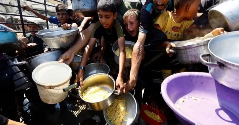 بنجامین دیویس، مدیر سابق FAO، علیه اخراج خود به دلیل انتقادات از گرسنگی در غزه اقدام می‌کند