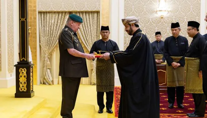 سفیر عمان اعتبارنامه خود را به پادشاه مالزی تقدیم کرد