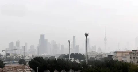 توقعات هطول الأمطار المتفرقة والعواصف الرملية في الكويت خلال عطلة نهاية الأسبوع