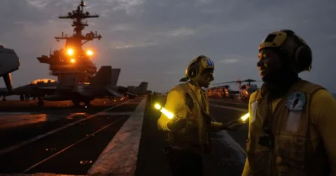 اعضای ناو هواپیمابر USS George Washington در حال آماده‌باش در برابر تنش‌ها با ایران