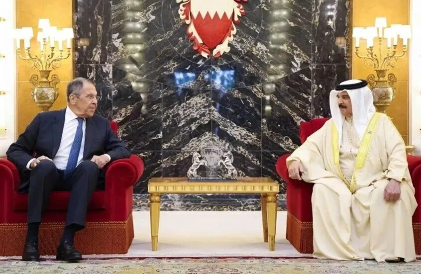 دیدار وزیر امور خارجه روسیه با پادشاه بحرین در منامه