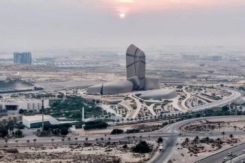 حملات موشکی حوثی‌ها به فرودگاه عدن در یمن